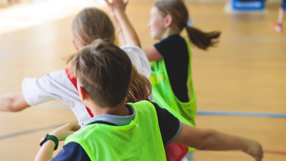 Barn som sportar.